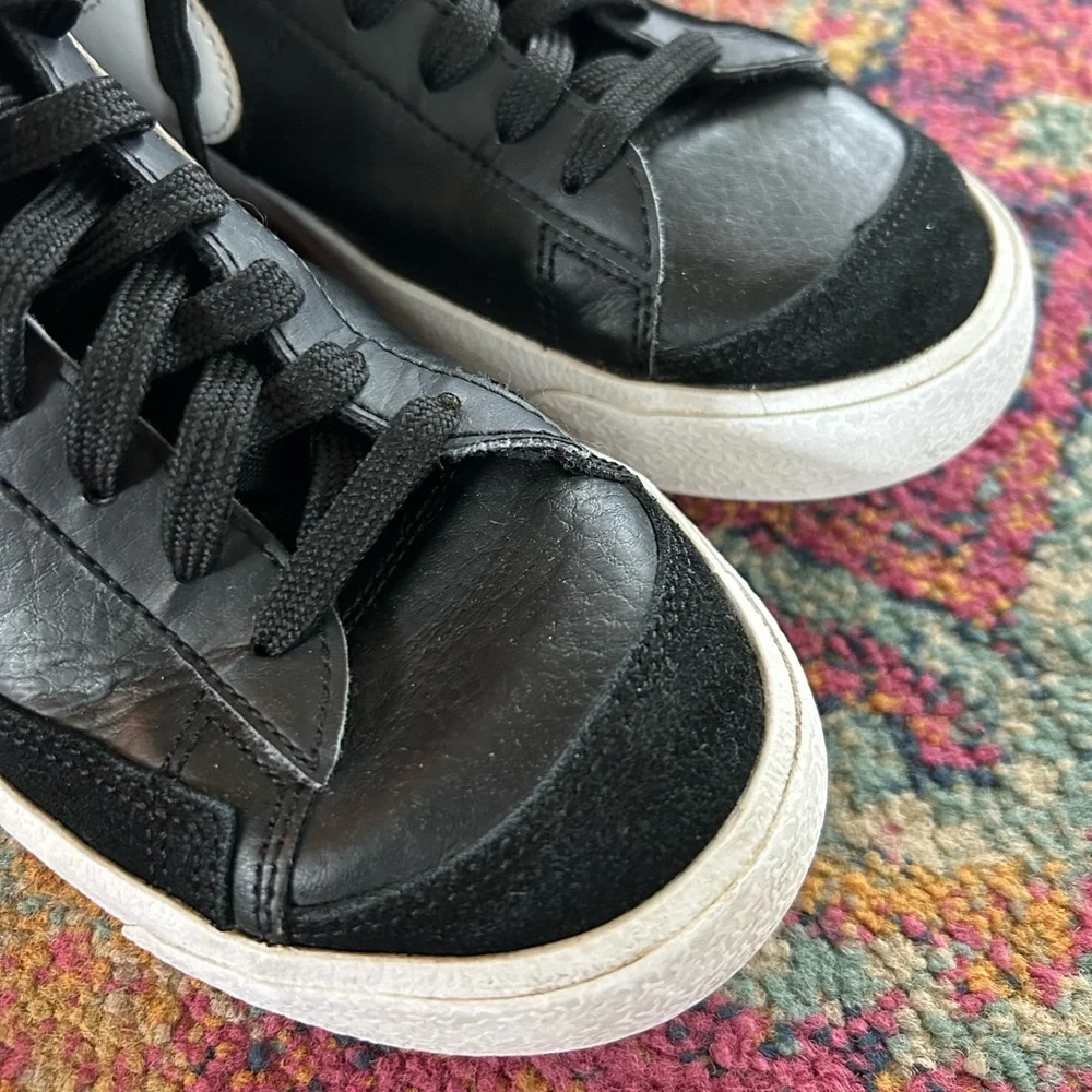 Nike | Youth Black Leather Blazer ‘77 Mid Top Lace Up Sneakers Gum Sole Size 7Y